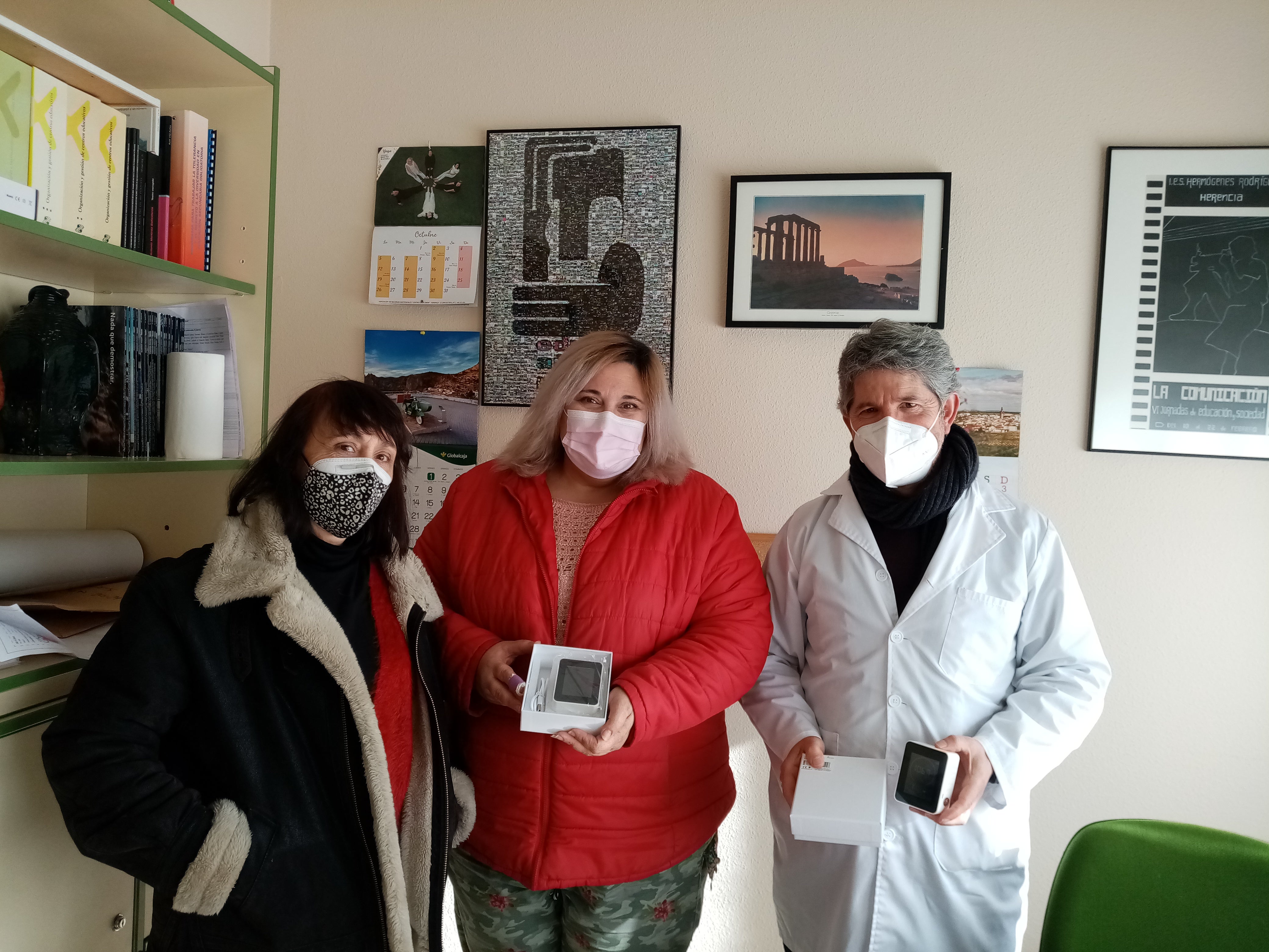 El Ayuntamiento de Herencia entrega 34 medidores de CO2 entre los centros educativos del municipio El Ayuntamiento de Herencia entrega 34 medidores de CO2 entre los centros educativos del municipio