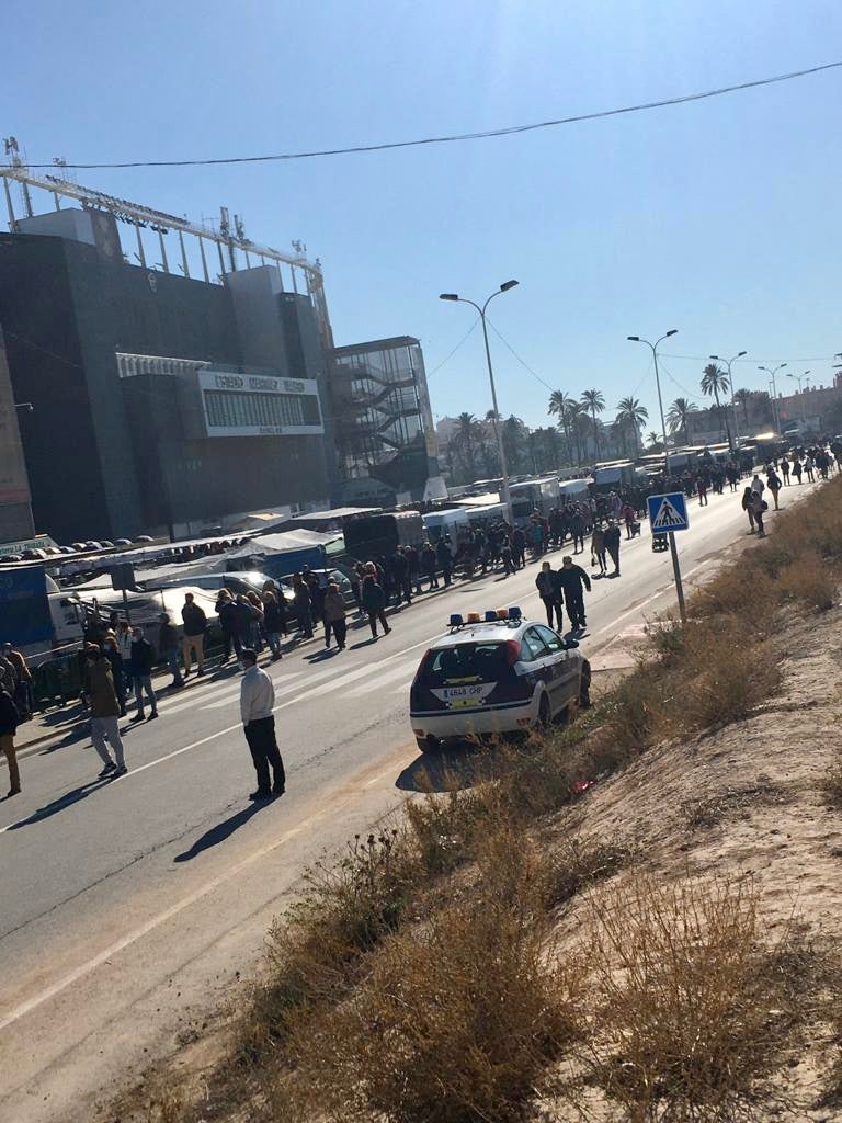 El aforo en el Mercadillo del Martínez Valero de Elche asciende a 3000 clientes El aforo en el Mercadillo del Martínez Valero de Elche asciende a 3000 clientes