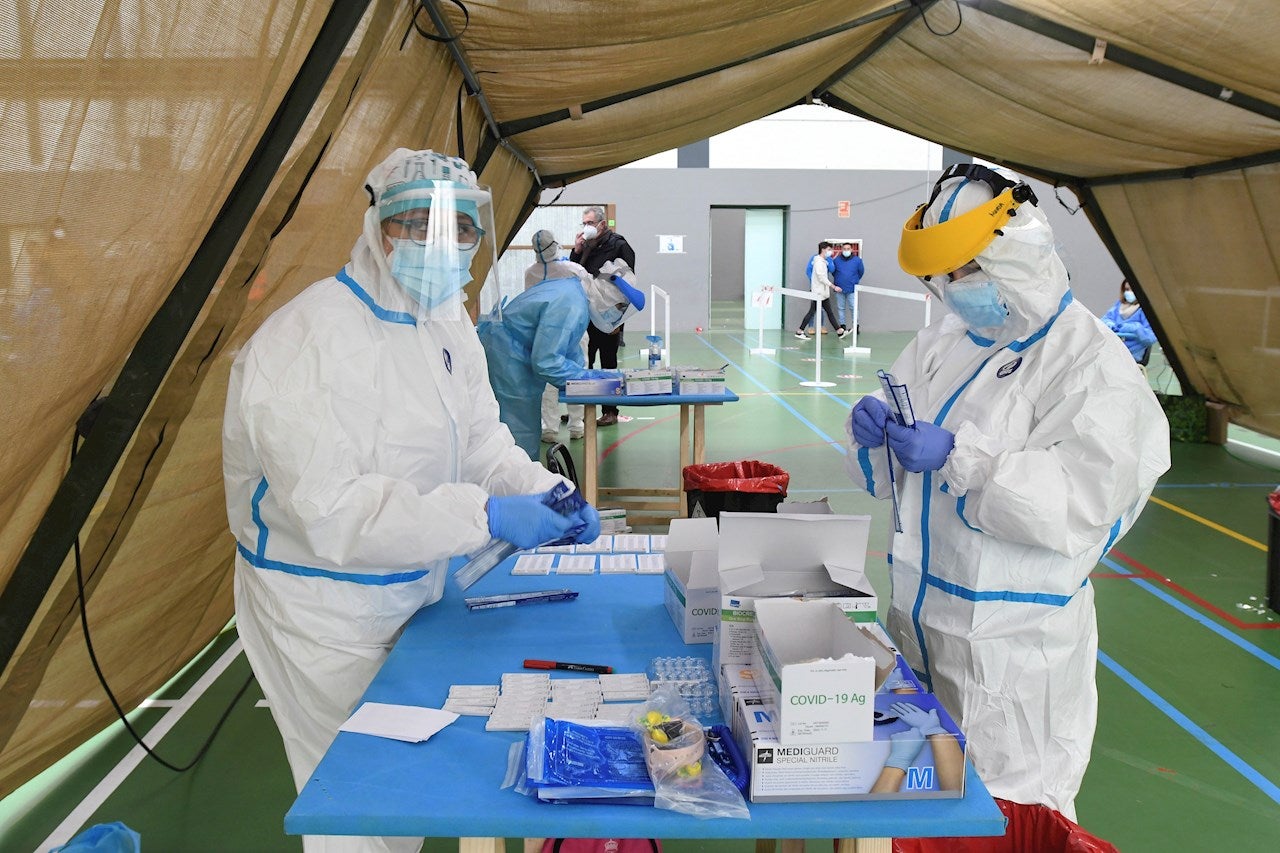 Datos del coronavirus en España: Sanidad notifica un nuevo récord diario de contagios en toda la pandemia Datos del coronavirus en España: Sanidad notifica un nuevo récord diario de contagios en toda la pandemia