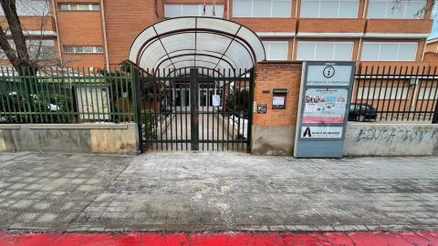 Entrada centro educativo Alcal&aacute; de Henares
