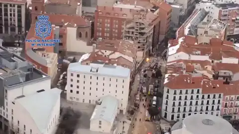 Un vídeo de la policía muestra cómo ha quedado el edificio de la calle Toledo en Madrid tras la explosión Un vídeo de la policía muestra cómo ha quedado el edificio de la calle Toledo en Madrid tras la explosión