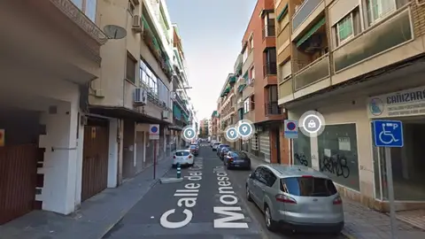 El accidente laboral ha tenido lugar en la calle Cardenal Monescillo El accidente laboral ha tenido lugar en la calle Cardenal Monescillo