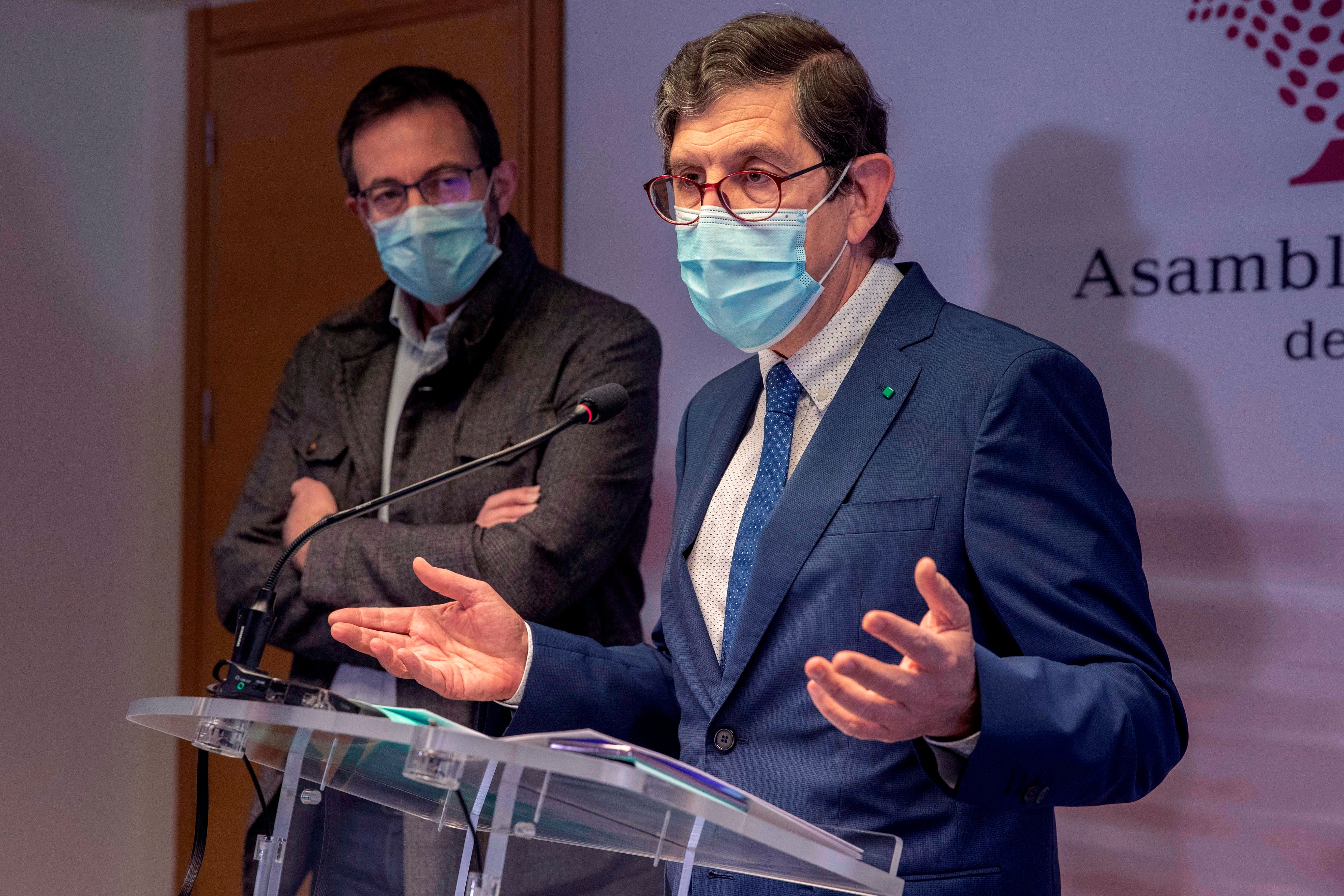 Persona física y un señor de Murcia: Una consejería entera se vacuna en Murcia antes de tiempo Persona física y un señor de Murcia: Una consejería entera se vacuna en Murcia antes de tiempo