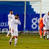Los jugadores del Real Madrid se lamentan tras un gol del Alcoyano.