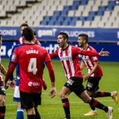 David González, Roni, celebra un gol con el Logroñés ante el Real Oviedo