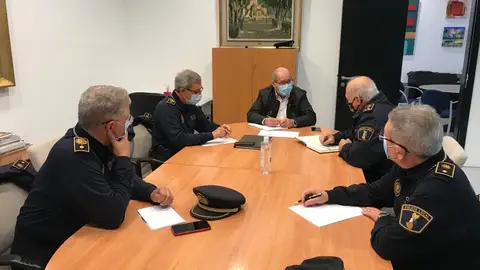 José Ramón González con los mandos de la Policía Local José Ramón González con los mandos de la Policía Local