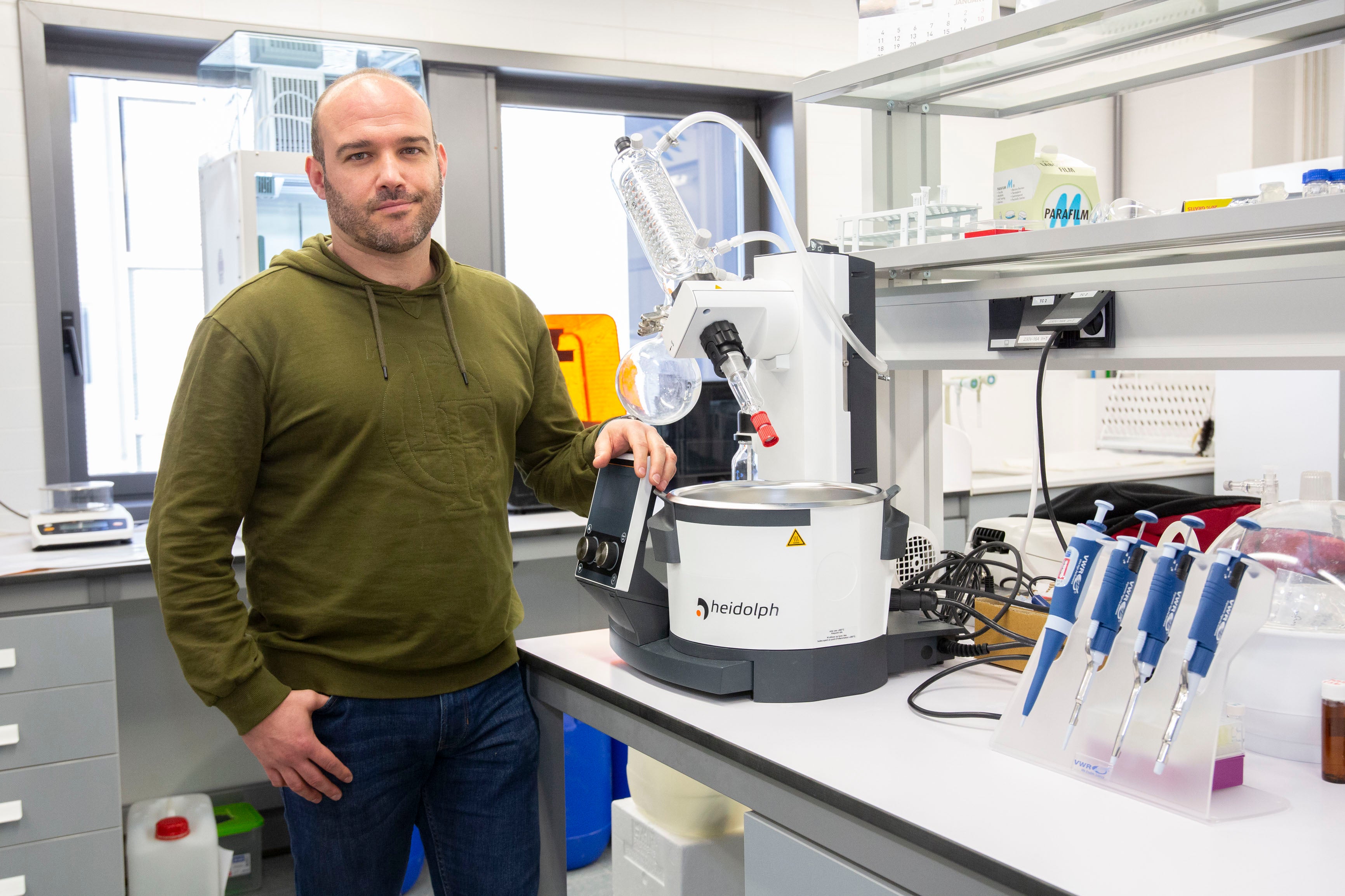 El INAM de la UJI y la Universidad de Nottingham desarrollan una metodología con potencial para transformar CO2 en productos químicos y para el almacenamiento de hidrógeno El INAM de la UJI y la Universidad de Nottingham desarrollan una metodología con potencial para transformar CO2 en productos químicos y para el almacenamiento de hidrógeno