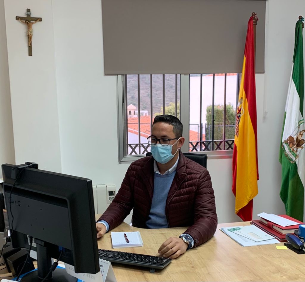 Antonio Mancilla: "El POT aprobado en su momento en la Junta por el Gobierno de Susana Díaz encorseta a los pequeños pueblos" Antonio Mancilla: "El POT aprobado en su momento en la Junta por el Gobierno de Susana Díaz encorseta a los pequeños pueblos"