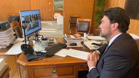 Luis Barcala durante la reunión por vía telemática Luis Barcala durante la reunión por vía telemática