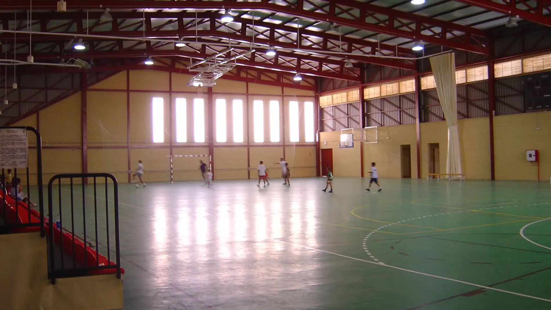 El Ayuntamiento arreglará las filtraciones de los polideportivos Villalba y Chispa