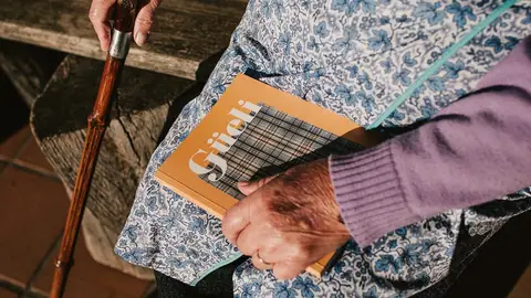 "Güeli. Histories d'amor y remangu" Libro homenaje a las abuelas asturianas