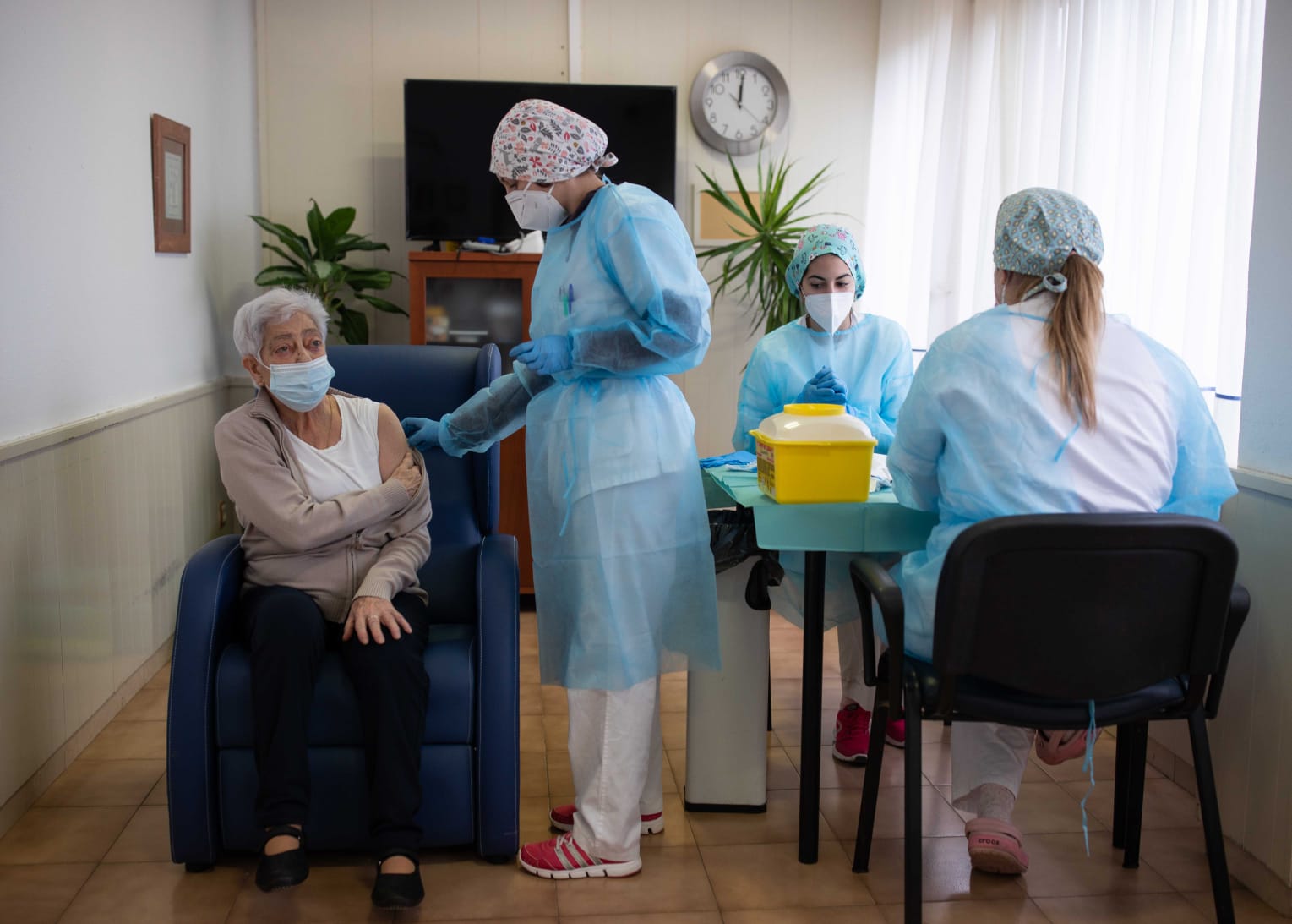 La Generalitat sancionará a las residencias que dejaron entrar a personas que no son de riesgo para vacunarse La Generalitat sancionará a las residencias que dejaron entrar a personas que no son de riesgo para vacunarse