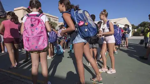 Alumnos en un colegio Alumnos en un colegio