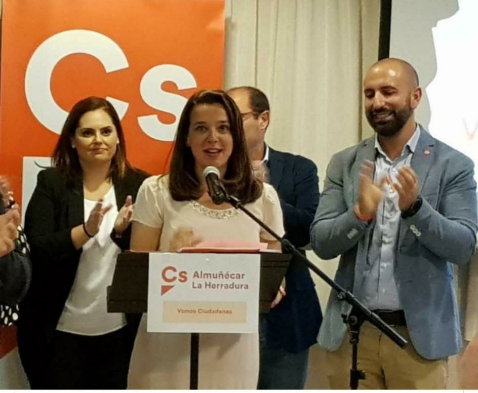 Beatriz González: " Ni el mercado va a ser una Gran Superficie como algunos dijeron, se van a poner encima de la mesa 250.000 € para ayudas a Hostelería y pequeño comercio y 400.000 € para cursos de empleo". Beatriz González: " Ni el mercado va a ser una Gran Superficie como algunos dijeron, se van a poner encima de la mesa 250.000 € para ayudas a Hostelería y pequeño comercio y 400.000 € para cursos de empleo".