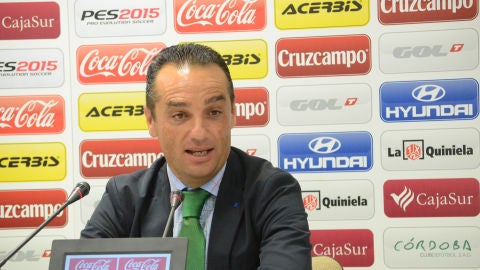 José Luis Oltra en su presentación con el Córdoba CF