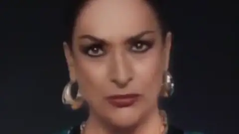 Lola Flores en la campaña de Cruzcampo, Con mucho acento' Lola Flores en la campaña de Cruzcampo, Con mucho acento'