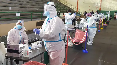 Realización de pruebas para detectar positivos covid Cuéllar