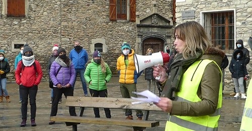 Trucos, esquilas y cacerolas siguen sonando en el Pirineo Trucos, esquilas y cacerolas siguen sonando en el Pirineo