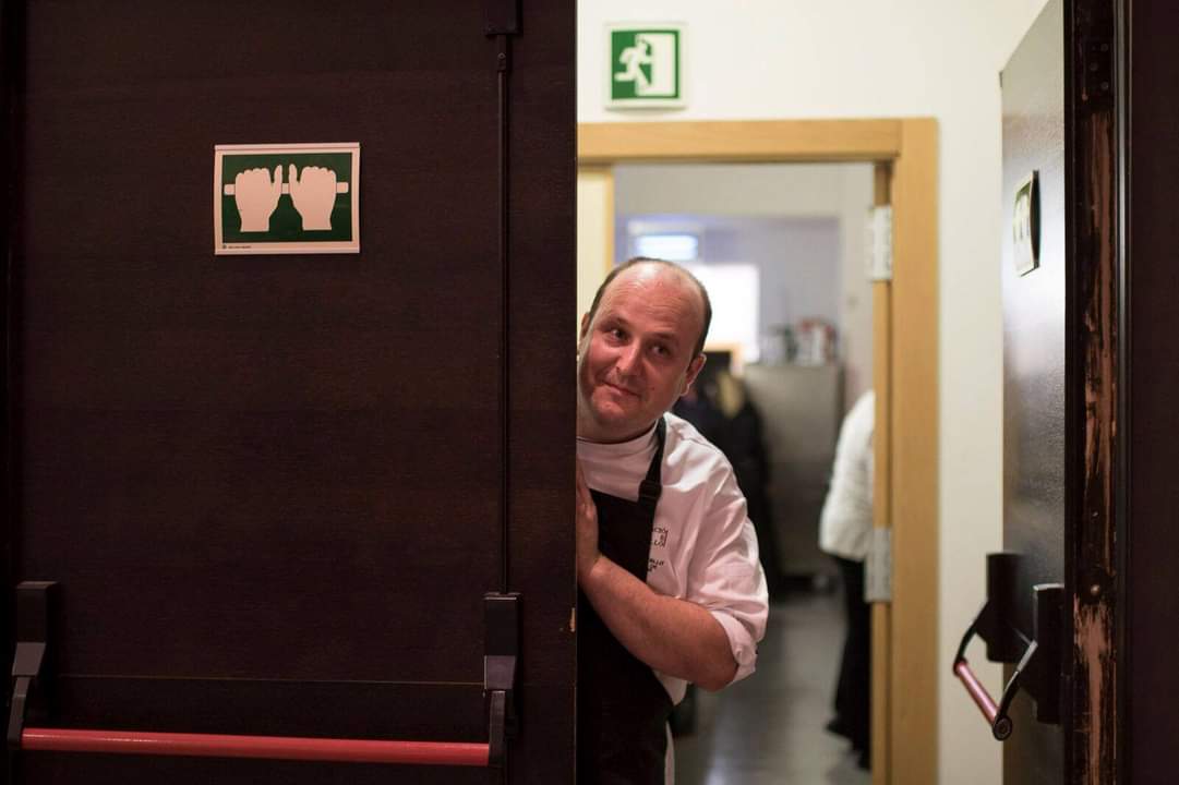 El cocinero Fernando Molina sorprende cantando por Camilo Sesto en 'El Triturador' El cocinero Fernando Molina sorprende cantando por Camilo Sesto en 'El Triturador'