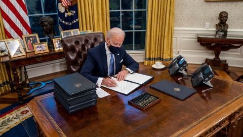 Joe Biden en el despacho presidencial de la Casa Blanca