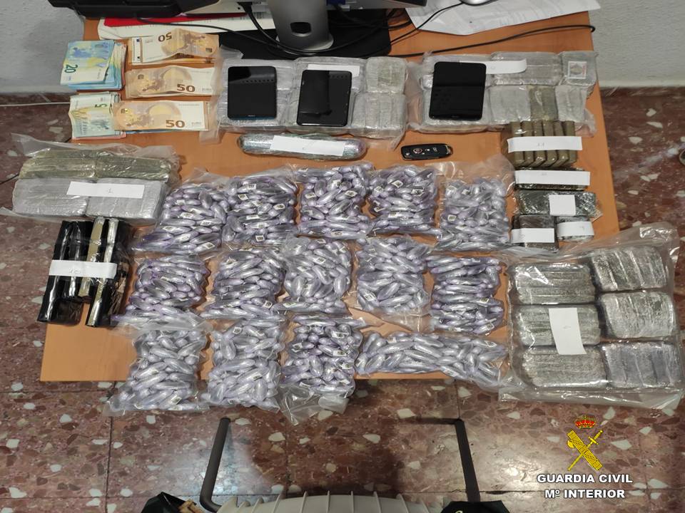 La Guardia Civil interviene 34 kilos de drogas en varios controles de cierre perimetral La Guardia Civil interviene 34 kilos de drogas en varios controles de cierre perimetral