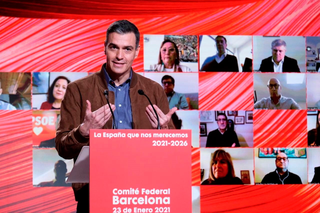 Sánchez se distancia de Iglesias y reivindica el "verdadero exilio" y el cumplimiento del Estado de derecho Sánchez se distancia de Iglesias y reivindica el "verdadero exilio" y el cumplimiento del Estado de derecho