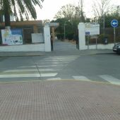 Entrada del colegio Maestro Eduardo Lobillo