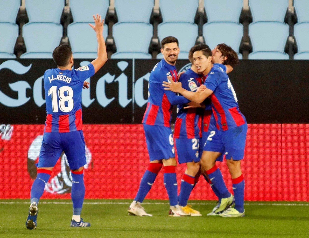 La Liga también se aprieta por la permanencia La Liga también se aprieta por la permanencia