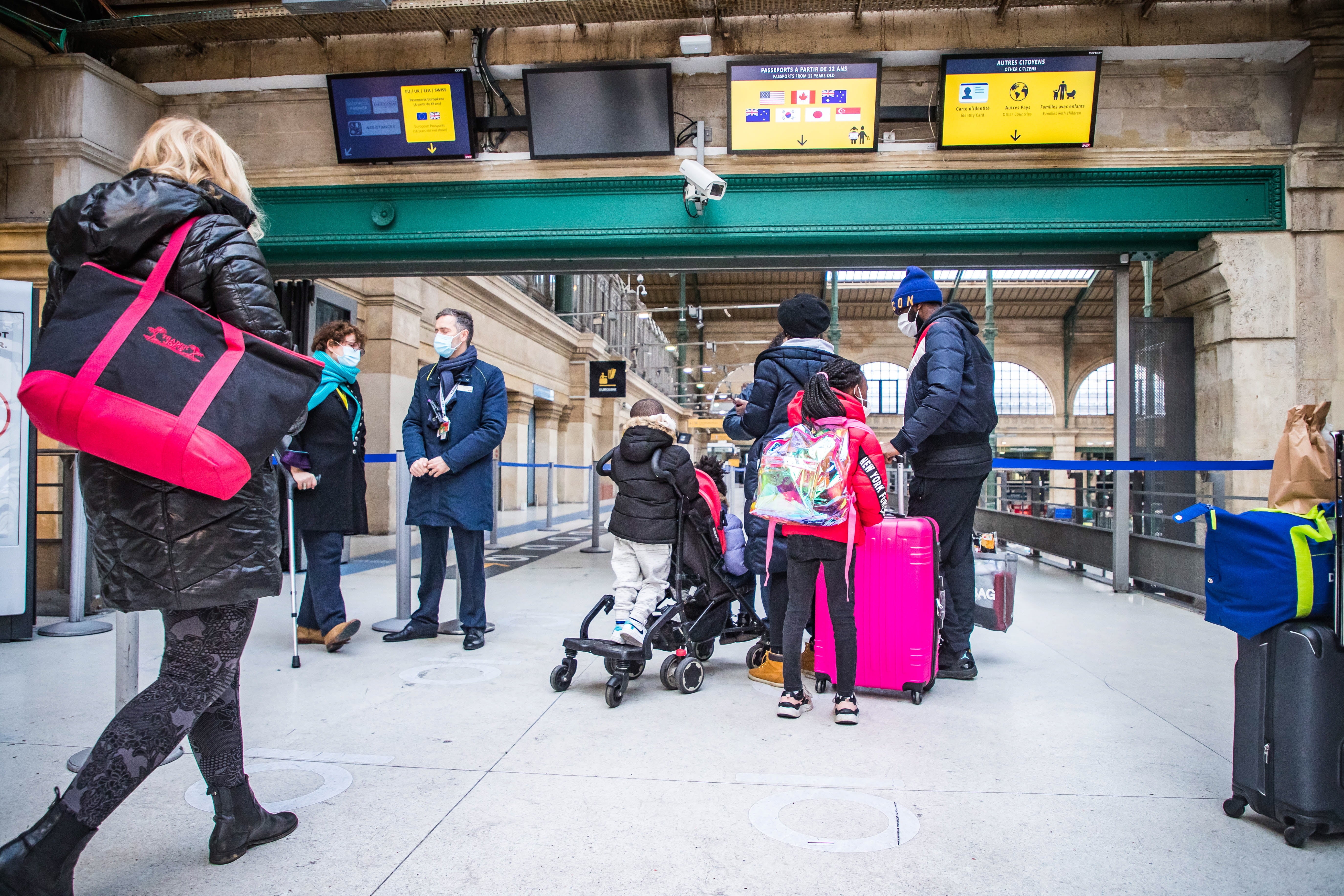 Bruselas aconseja restringir los viajes a las zonas con incidencia superior a 500 casos por 100.000 habitantes Bruselas aconseja restringir los viajes a las zonas con incidencia superior a 500 casos por 100.000 habitantes