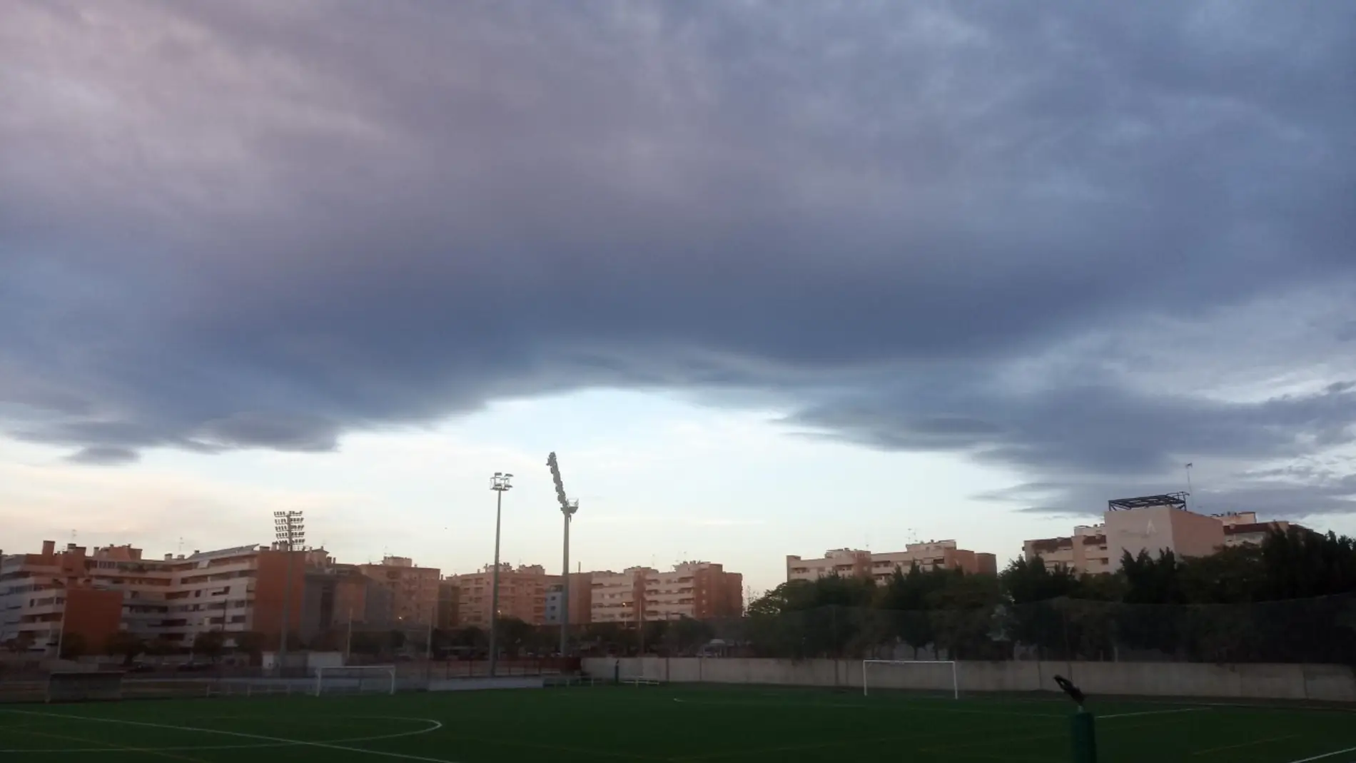 Nubes en la zona del polideportiva de Altabix de Elche.