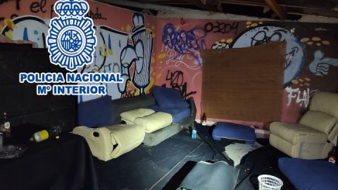 Interior de la nave abandonada donde se celebraba la fiesta en Elche. Interior de la nave abandonada donde se celebraba la fiesta en Elche.