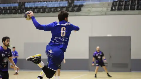 Nacho Huerta realiza un disparo a puerta ante Balopal. María José Hernández Balopal Nacho Huerta realiza un disparo a puerta ante Balopal. María José Hernández Balopal