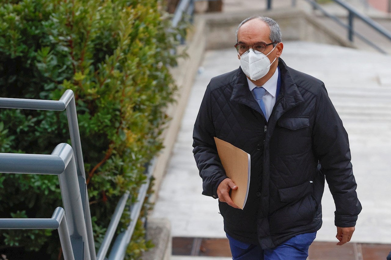 El consejero de Educación de Cifuentes reconoce que llamó "en reiteradas ocasiones" al rector de la URJC El consejero de Educación de Cifuentes reconoce que llamó "en reiteradas ocasiones" al rector de la URJC