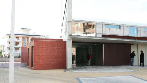 El centro de salud La Mata seguirá realizando su actividad habitual hasta las 15:00 horas, a partir de esa hora los pacientes que requieran asistencia urgente sanitara deberán acudir al Centro de Salud La Loma centro salud