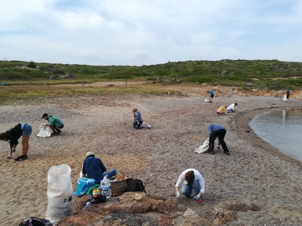 Alumnos de Menorca contribuirán al análisis de los micro plásticos en Baleares Alumnos de Menorca contribuirán al análisis de los micro plásticos en Baleares