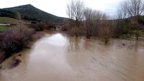 El cauce del rio Bullaque vuelve a llevar agua El cauce del rio Bullaque vuelve a llevar agua