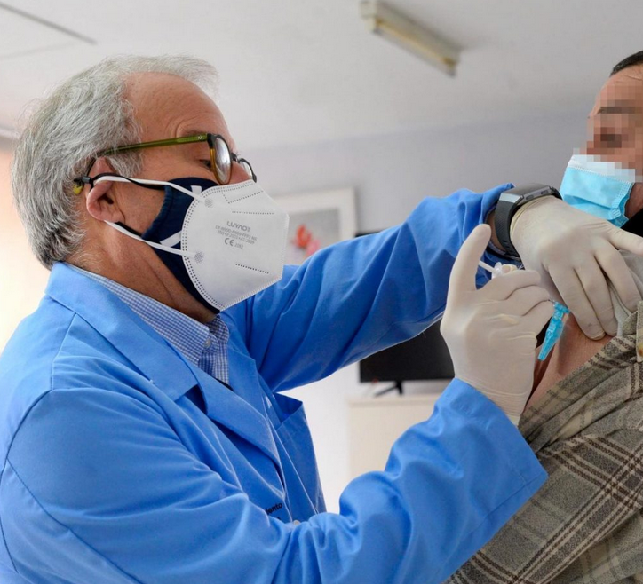 Felipe Coello en el punto de mira de la oposición "por vacunarse saltándose el protocolo" Felipe Coello en el punto de mira de la oposición "por vacunarse saltándose el protocolo"