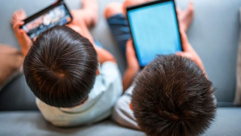 Ni&ntilde;os de 10 a 12 a&ntilde;os utilizan diariamente hasta tres dispositivos diferentes