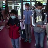 Francia prohíbe las mascarillas de tela en los colegios e impone el uso de las quirúrgicas para frenar el coronavirus