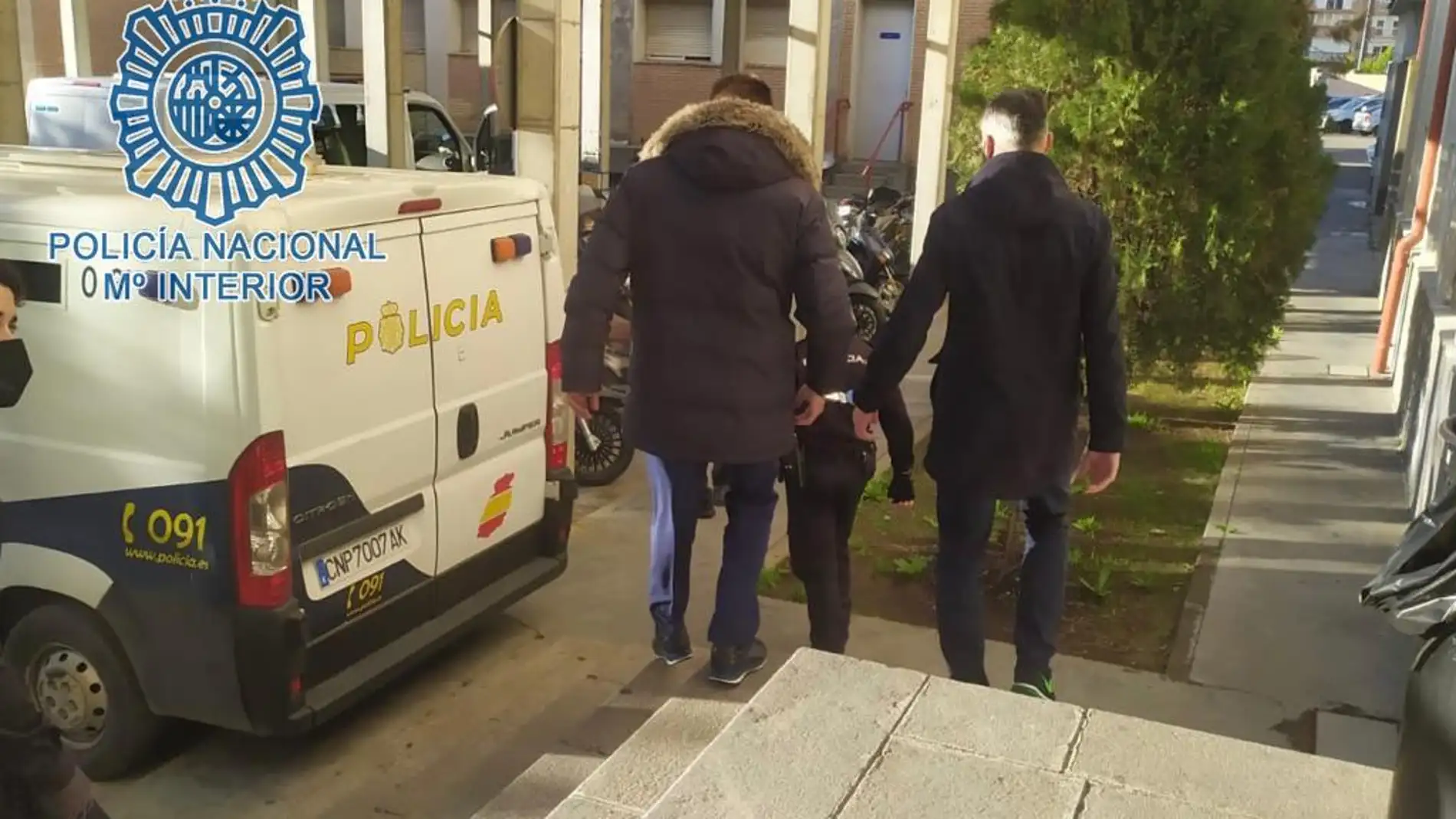 La Policía Nacional detiene a cinco personas por echar “anfetaminas” en la bebida de una joven en una discoteca de Sevilla