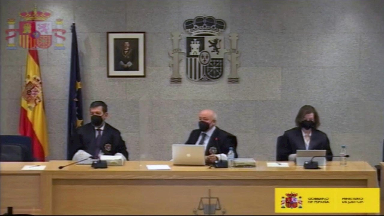 El tribunal suspende el juicio de la caja 'b' del PP por el positivo en Covid-19 de un acusado El tribunal suspende el juicio de la caja 'b' del PP por el positivo en Covid-19 de un acusado