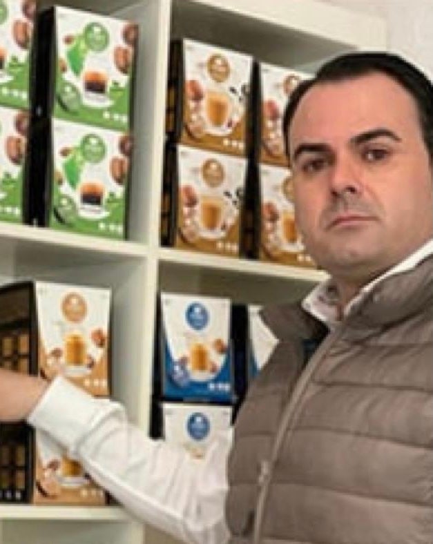 Lorenzo Montes: " El comercio y la hostelería se mueren ". Lorenzo Montes: " El comercio y la hostelería se mueren ".