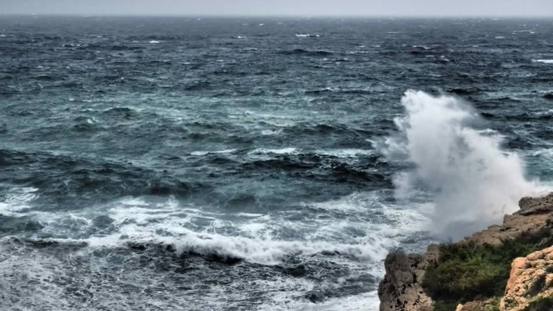 Baleares está en alerta naranja por viento, fenómenos costeros y tormentas