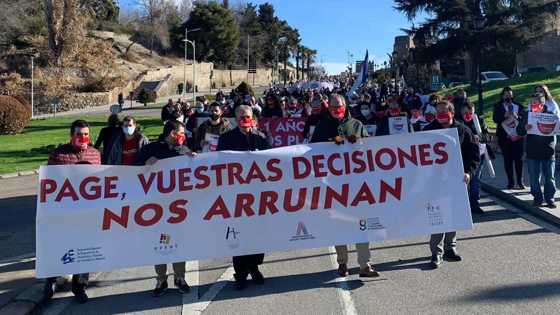 Hosteleros conquenses participan en la manifestación de Toledo 