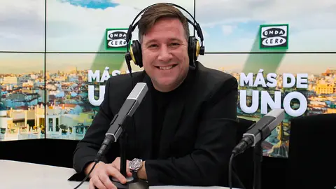 Carlos Latre en el estudio de Onda Cero Carlos Latre en el estudio de Onda Cero