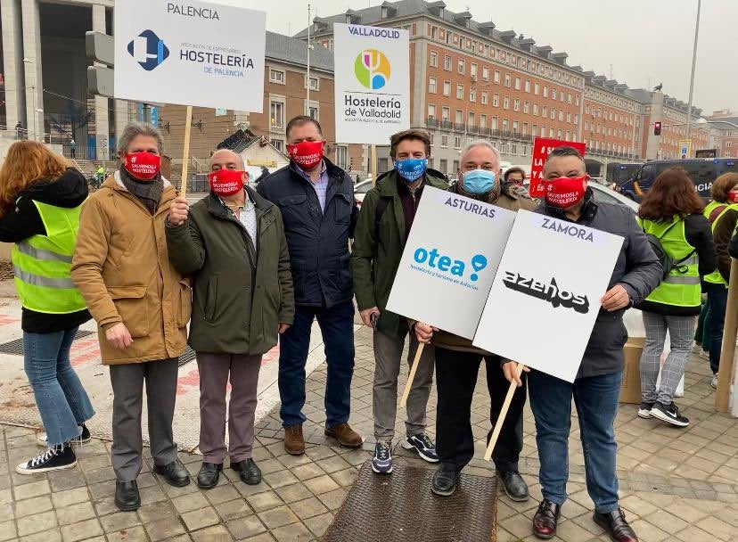 Los hosteleros asturianos recurrirán a la Justicia para poder abrir los bares Los hosteleros asturianos recurrirán a la Justicia para poder abrir los bares