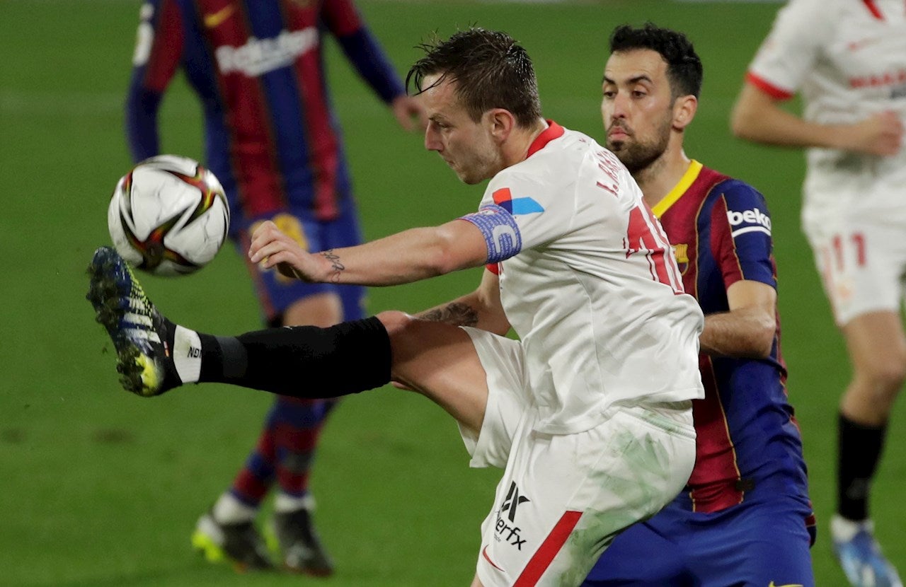 Sevilla y Barça se ponen al día en la Liga Sevilla y Barça se ponen al día en la Liga