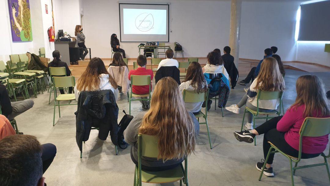 Estudiantes de secundaria exigen la suspensión de las clases ante los contagios Estudiantes de secundaria exigen la suspensión de las clases ante los contagios