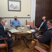 Se ha mantenido esta mañana una reunión con el comisionado del Presidente Puig para la Vega Baja, Antonio Alonso, con el Plan Vega Renhace como asunto de fondo de la misma 