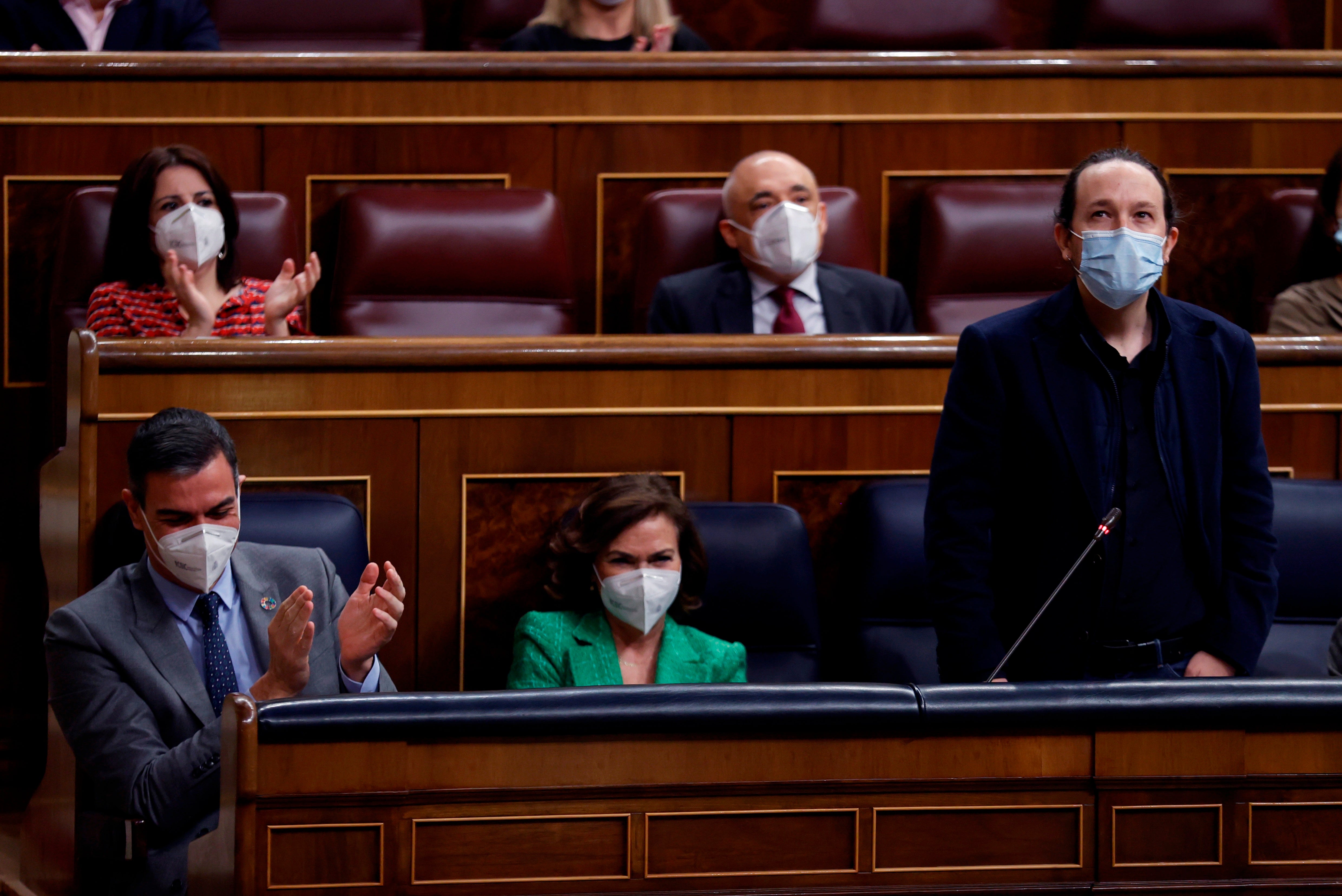 Exdirigentes del PSOE lanzan un manifiesto en el que piden la destitución de Pablo Iglesias Exdirigentes del PSOE lanzan un manifiesto en el que piden la destitución de Pablo Iglesias